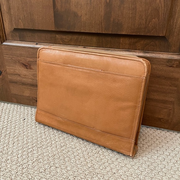 Genuine leather tan portfolio carrier/ organizer - Picture 4 of 16